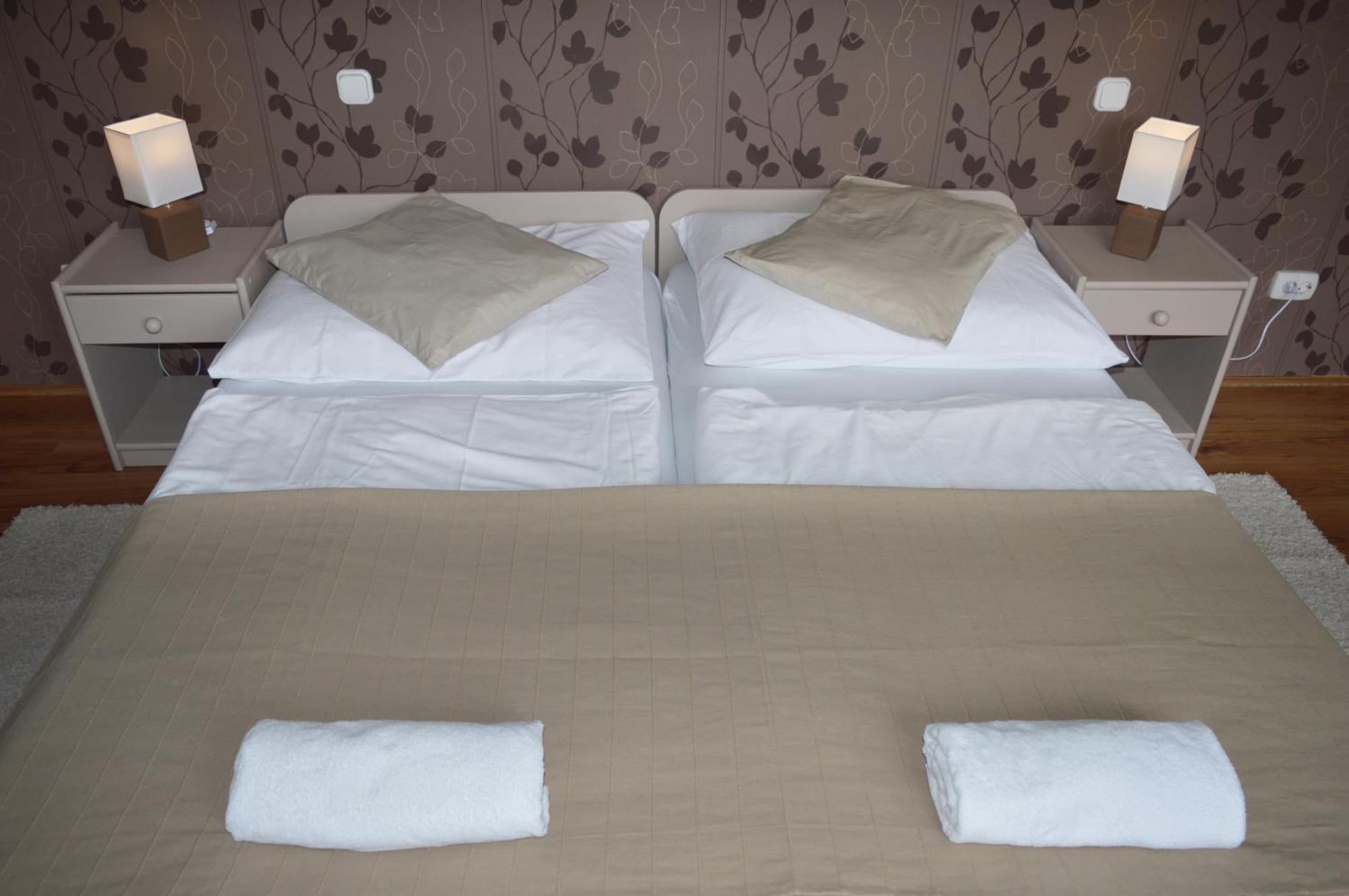 Bed and Breakfast Pollushof Panzió és Étterem Csolnok Habitación foto